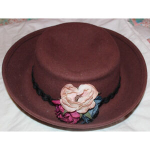 VINTAGE WOMENS HATS-SET OF THREE-HATBOX INCLUDED-MARCHE AND ARLIN